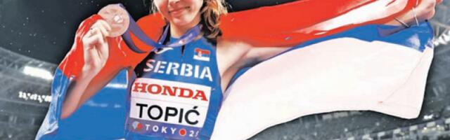 Топићева и баскеташи на врху