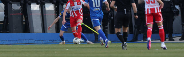 PAKLENE SCENE U NOVOM PAZARU! Kamenovan autobus delija, MORALI DA ISKAČU KROZ PROZOR (VIDEO)