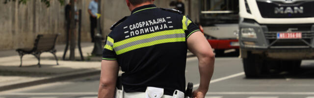 Osumnjičenima stavljene lisice: Stavili blinkere na auto, pa naplaćivali ljudima saobraćajne kazne