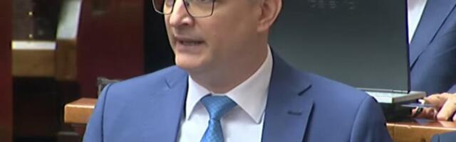 JOVANOV POKAZAO U SKUPŠTINI: Rasprava o "senzitivnim karticama" i optužbe za zloupotrebu glasanja (VIDEO)