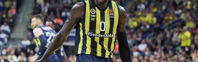 Treća možda bude sreća: Motli pred kapijom Crvene zvezde