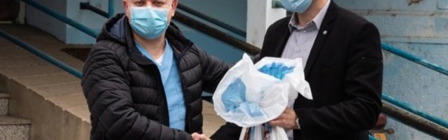 DECA ZAPOSLENIH U BOLNICI DOBILA PAKETIĆE: Zrenjanin nije zaboravio borce sa prve "linije fronta" BORBE PROTIV KORONE
