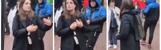 "JUNAČKI" Šutnuo devojku s leđa (VIDEO)