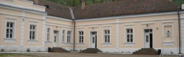 Učenik prvog razreda osnovne škole u selu u okolini Niša udario učiteljicu, povredio joj koleno