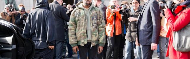 Skandal na dodeli Gremija! Supruga Kanje Vesta POTPUNO GOLA na crvenom tepihu - sevnulo međunožje (VIDEO)