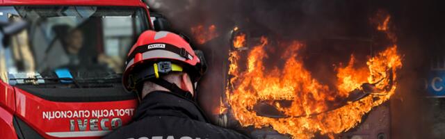 ZAPALIO SE AUTOMOBIL NA AUTO-PUTU NA IZLAZU IZ BEOGRADA! Stvaraju se velike gužve, VATRA SE ŠIRI!