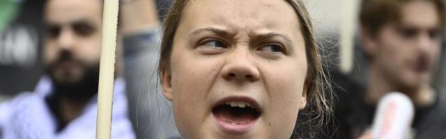 (FOTO/VIDEO) Ovako Italija kažnjava divljanje lažnih aktivista - Udarili Gretu Tunberg po ušima - Zabranili joj ulaz, ali ni to nije sve...