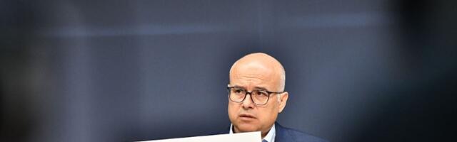 MILOŠ VUČEVIĆ PORUČUJE: Idioti su oni što brane Generalštab