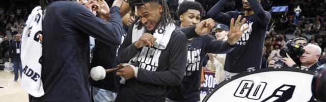 MLADI AS SPARSA ODIGRAO MEČ KARIJERE! Brutalan tripl-dabl 21-godišnjeg Amerikanca u pobedi nad Dalasom!