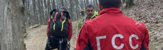 Spasioci Gorske službe 3,5 sata spasavali ženu na Fruškoj gori: Prebačena u bolnicu