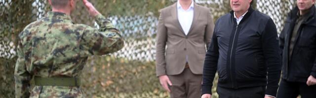 Ministar odbrane Bratislav Gašić obišao kasarnu u Knjaževcu: Planira se vraćanje regruta i mogućnost industrijske zone (FOTO)