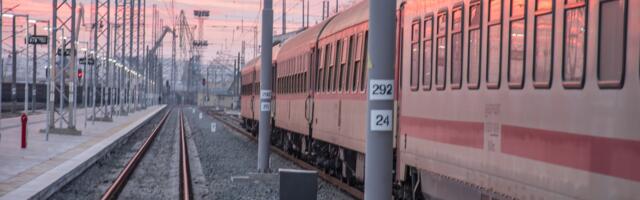 Putnički voz kod Bjelovara naleteo na srušeno drvo, iskočio iz šina