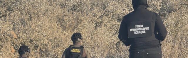 Prve slike iz Kanjiže: Policija i vojska pretresaju teren, opsadno stanje na severu Srbije (FOTO/VIDEO)