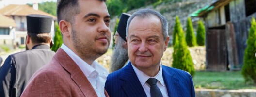 "POSLE PET DANA HODA IZMEĐU ŽIVOTA I SMRTI..." Ivica Dačić sa sinom na liturgiji u velikoj svetinji - "Dobio sam šansu za nastavak ovog života"