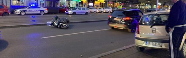 Otkriveno je povređen policajac u Bulevaru Kralja Aleksandra! Krenuo motorom na uviđaj, pa proklizao na šinama!