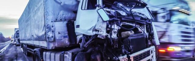 Težak sudar dva kamiona kod Šimanovaca (VIDEO)