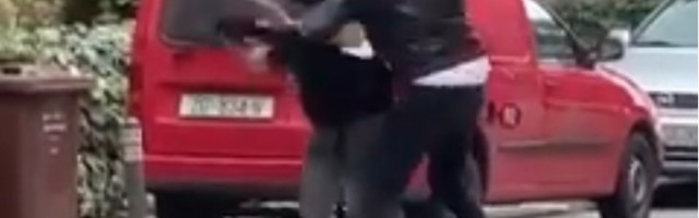 “Opasni dečko” iz Zagreba tukao mladića nasred ulice, niko nije smeo da ga obuzda (VIDEO)