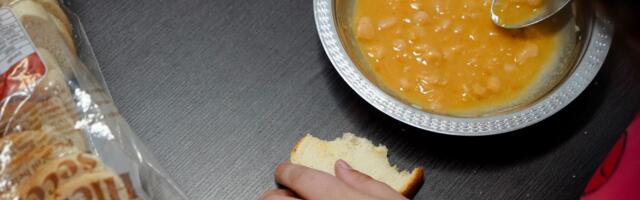 Deca ulice prose, bave se fizičkim poslovima: U novosadskom Svratištu dobiju topao obrok, čistu odeću i pažnju