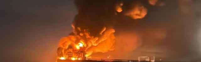 Нафтни танкер погођен у луци Дубаи