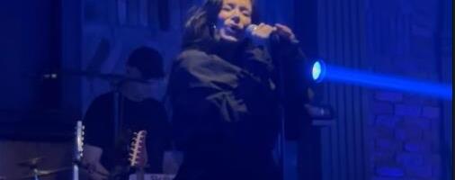 PANIKA I STAMPEDO! Isplivao dramatični snimak sa nastupa Edite Aradinović na kom je korišćen suzavac, trudna pevačica preživela pakao