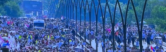 REKA LJUDI IZ CELE SRBIJE SLIVA SE U BEOGRAD! Građani iz svih krajeva zemlje stižu na veliki skup da podrže predsednika Aleksandra Vučića! (FOTO, VIDEO)