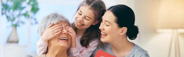 Budite kreativni zajedno sa decom: Kako odabrati idealan poklon za baku, mamu ili sestru?