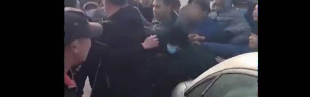 Imate li nalog da uzmete ovog čoveka - sraman snimak obezbeđenja fabrike Linglong u kojoj radnici žive kao robovi