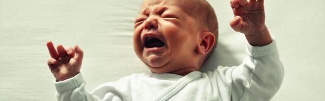 Podizanje bebe koja plače će je sigurno razmaziti: istina ili mit?