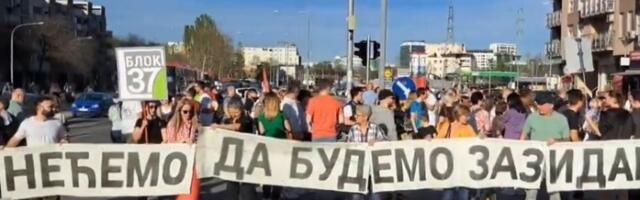 "Nećemo da budemo zazidani": Protest stanara blokova i Bežanijske kose (VIDEO)