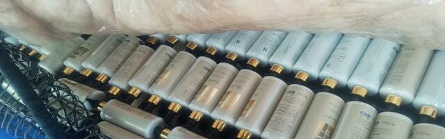 FOTO Zaplena na carini: Omanja parfimerija skrivena u kamionu na prelazu Strezimirovci