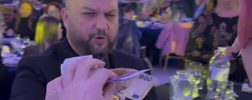 GALANTNO! JEDVA DRŽAO EVRE U RUKAMA! Borko Radivojević samo za jednu pesmu bacio 5.000 €, pogodila ga pravo u srce (VIDEO)