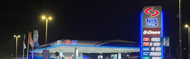 Gužve na benzinskim pumpama u Leskovcu, građani pune rezervoare i kanistere zbog straha od poskupljenja