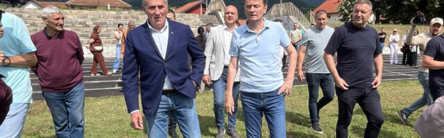 Дарко Глишић обишао завршне радове на стадиону у Бајиној Башти