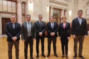 Опозициони посланици разговарали с Вархељијем
