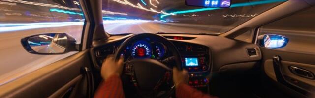 ORGAZAM I GAS DO DASKE: Paru proradile strasti na auto-putu - policija zaustavila ljubavni maraton pri 140 km/h!