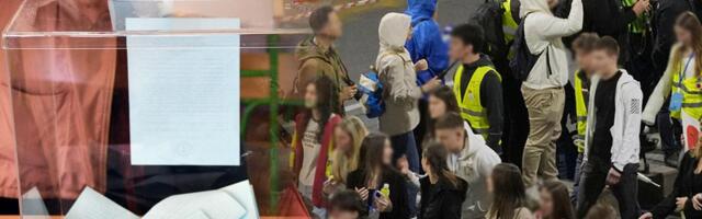 ZAŠTO JAVNOST I DALJE NE ZNA KO SU KANDIDATI "STUDENTSKE LISTE"? Analitičari: Kupuju vreme, u u toku je i međusobna borba za pozicije