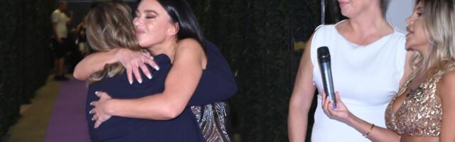 Stanija se grli sa Asminovom porodicom i svi plaču: On se na drugom kraju imanja bije sa Urošem i svađa sa Majom