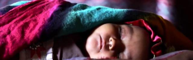 Beba koju je porodica iz Avganistana prodala za 500 dolara kako bi preživeli nekoliko meseci  pokazuje sav užas u toj zemlji