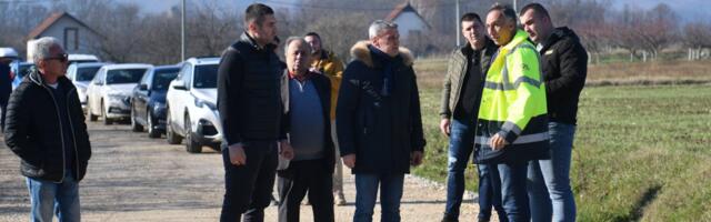 U toku potpuna rekonstrukcija puta Trbušani – Prijevor, uništenog tokom izgradnje auto-puta