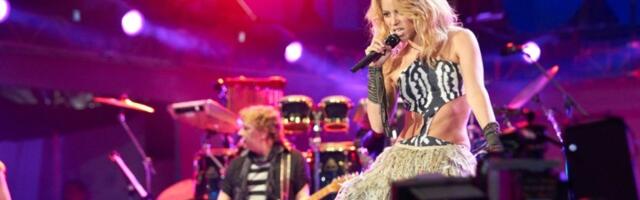 "Kraljica i šefica": Šakira PALA "KAO SVEĆA" NASRED NASTUPA, a njena reakcija oduševila ljude (VIDEO)