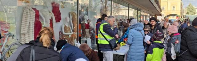 Građani u velikom broju stali uz studente - Snažna podrška inicijativi  Raspiši pobedu   (FOTO)