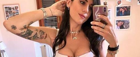 NAJATRAKTIVNIJA KOŠARKAŠICA STALA NA LUDI KAMEN: Čudnije venčanje niste videli, a tek kad saznate ko se našao u ulozi kuma... FOTO