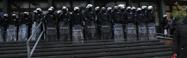 Policiji ponovo ispalo oružje ispred novosadskog suda