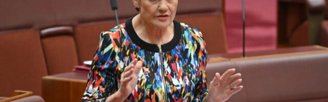 Аустралијска сенаторка суспендована због ношења бурке у знак протеста