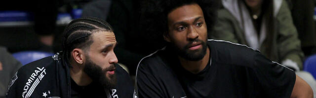 (FOTO) Džabari Parker krvario, morao da izađe sa terena: Odmah mu ukazali pomoć