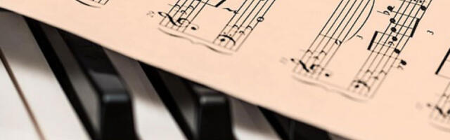 Клавирски дуо свира Моцартове сонате