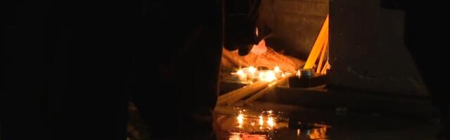 Pomen stradaloj studentkinji ispred Filozofskog fakulteta: Građani pale sveće i ostavljaju cveće