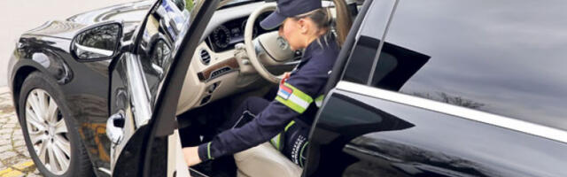 Бахати возачи у заседи пресретача