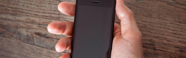 Lik je otkrio način da otključate telefon čak i ako ne znate šifru i ovo radi