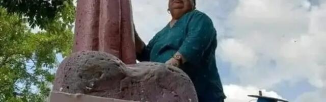 Meksikanka na samrti iznad spomenika poželela veliki kameni penis